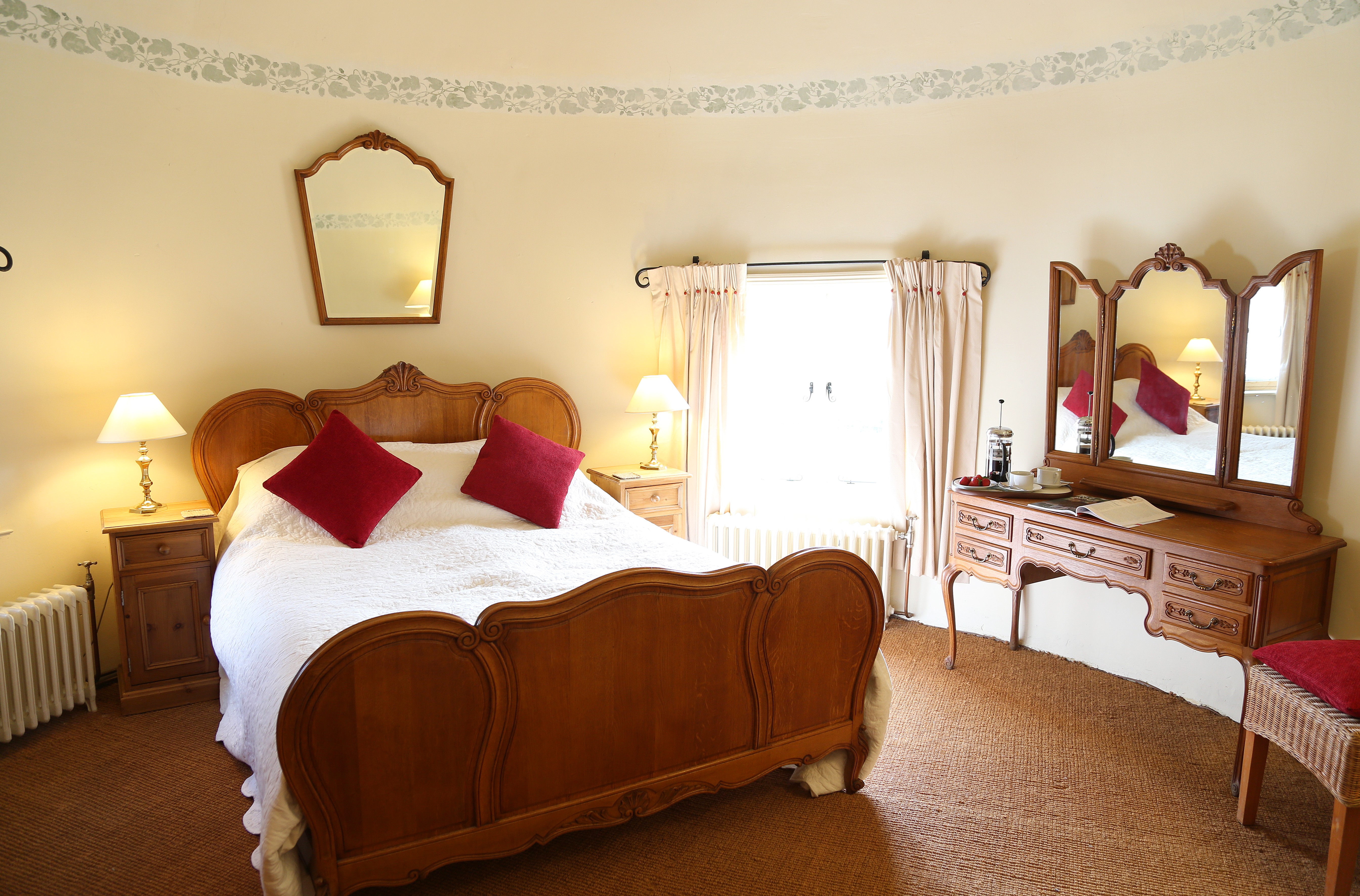 The Oast bedroom (2).jpg