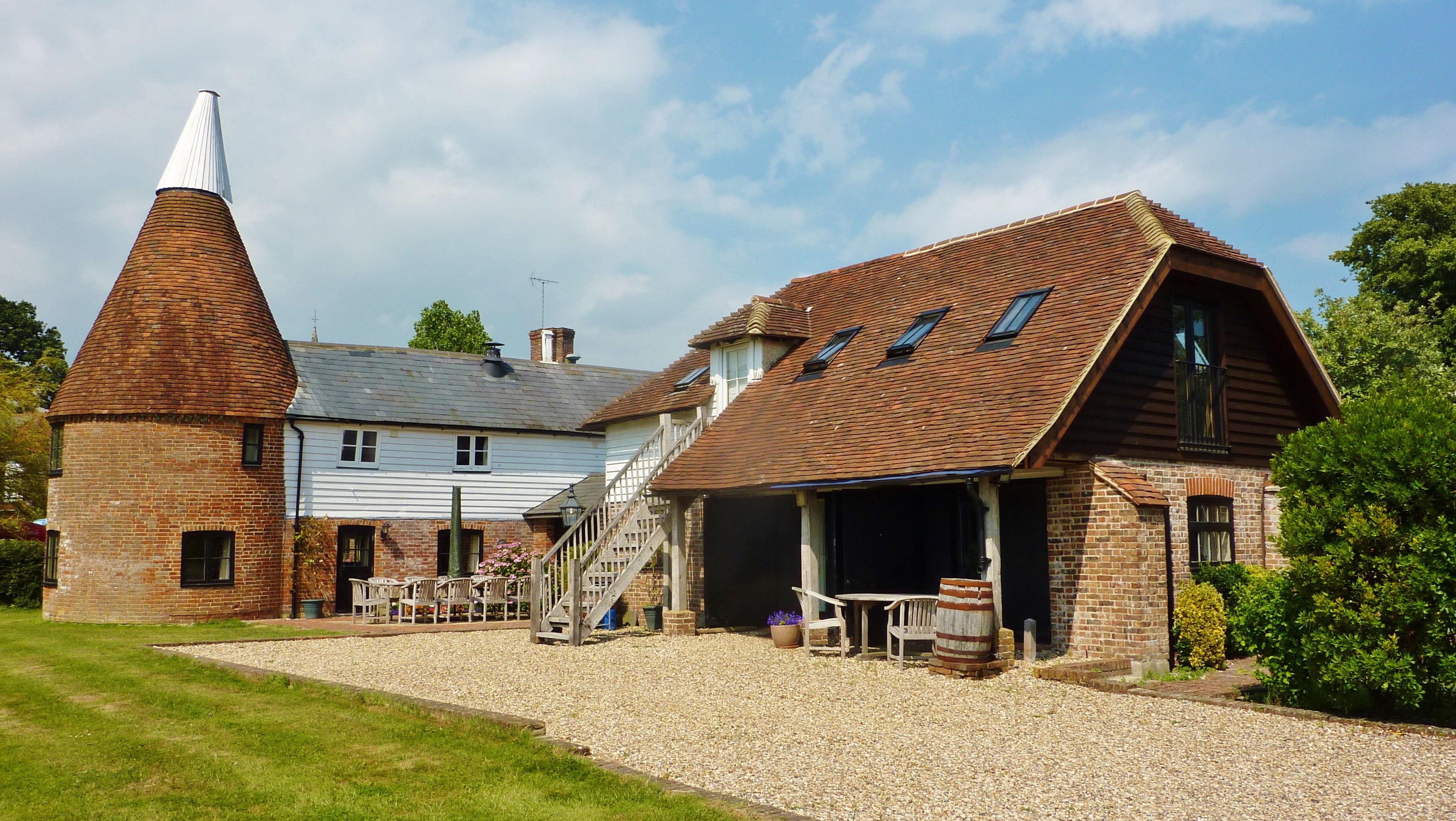 The Oast Front View July 2016.JPG