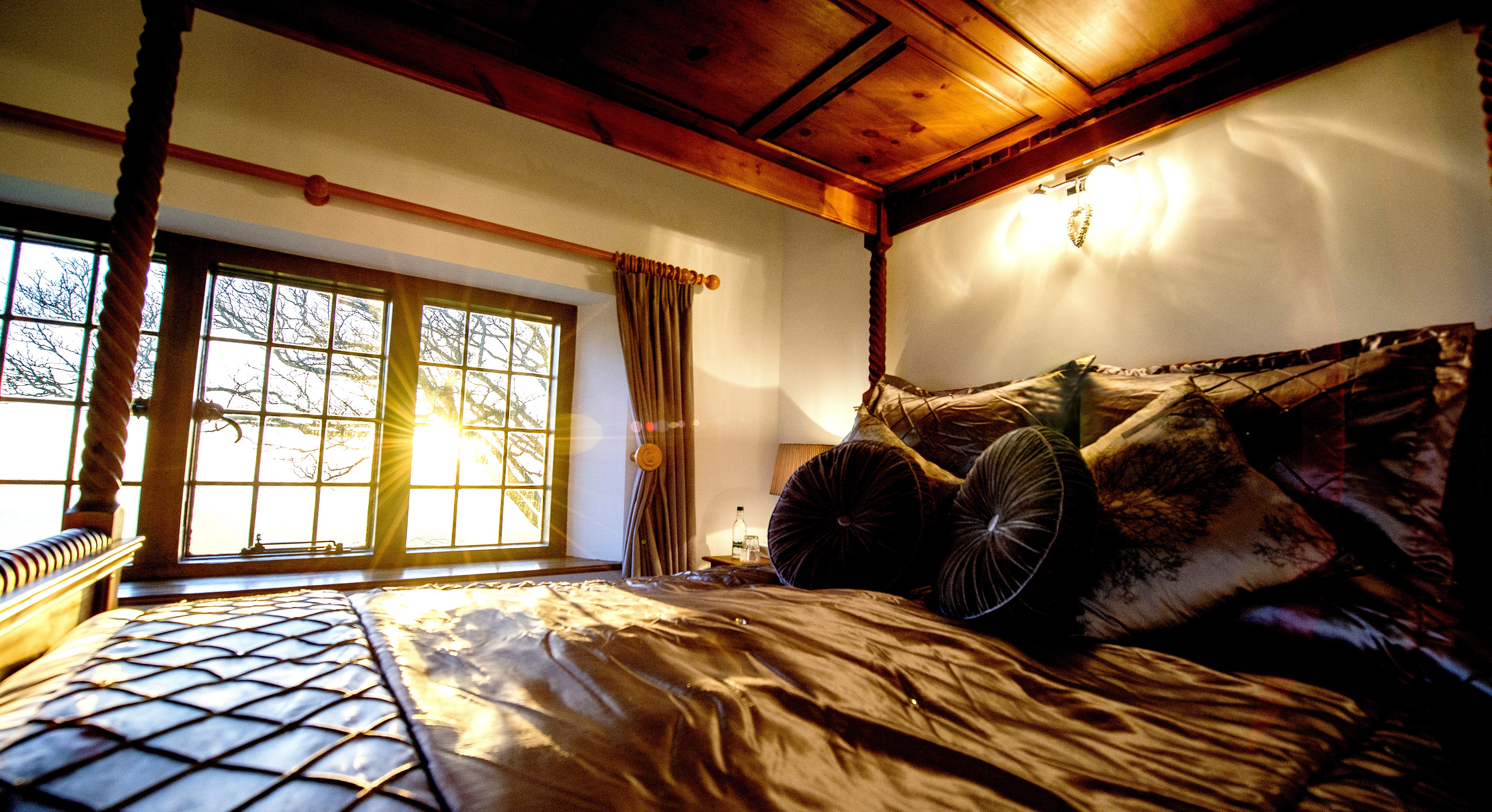 Livingstone Cottage - Bridal suite bed - close up - Autumn.jpg