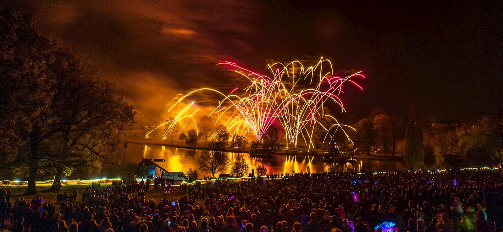 74af9144-347c-405f-8c69-06983b6d9a44-190930 DunorlanPark_Fireworks_David-Hodgkinson_DHX2657_VK.jpg