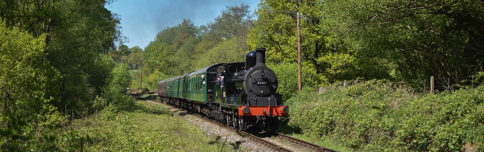 5e91bbcc-d3e0-4240-978a-b3ef7f85b352-190429 spa valley steam train for Visit Kent banner size.jpg