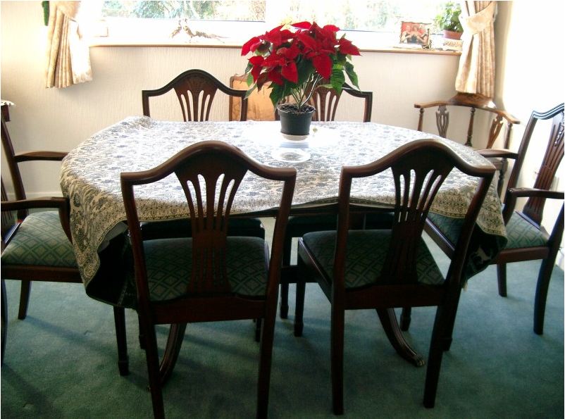 holly-house-dining-room.jpg