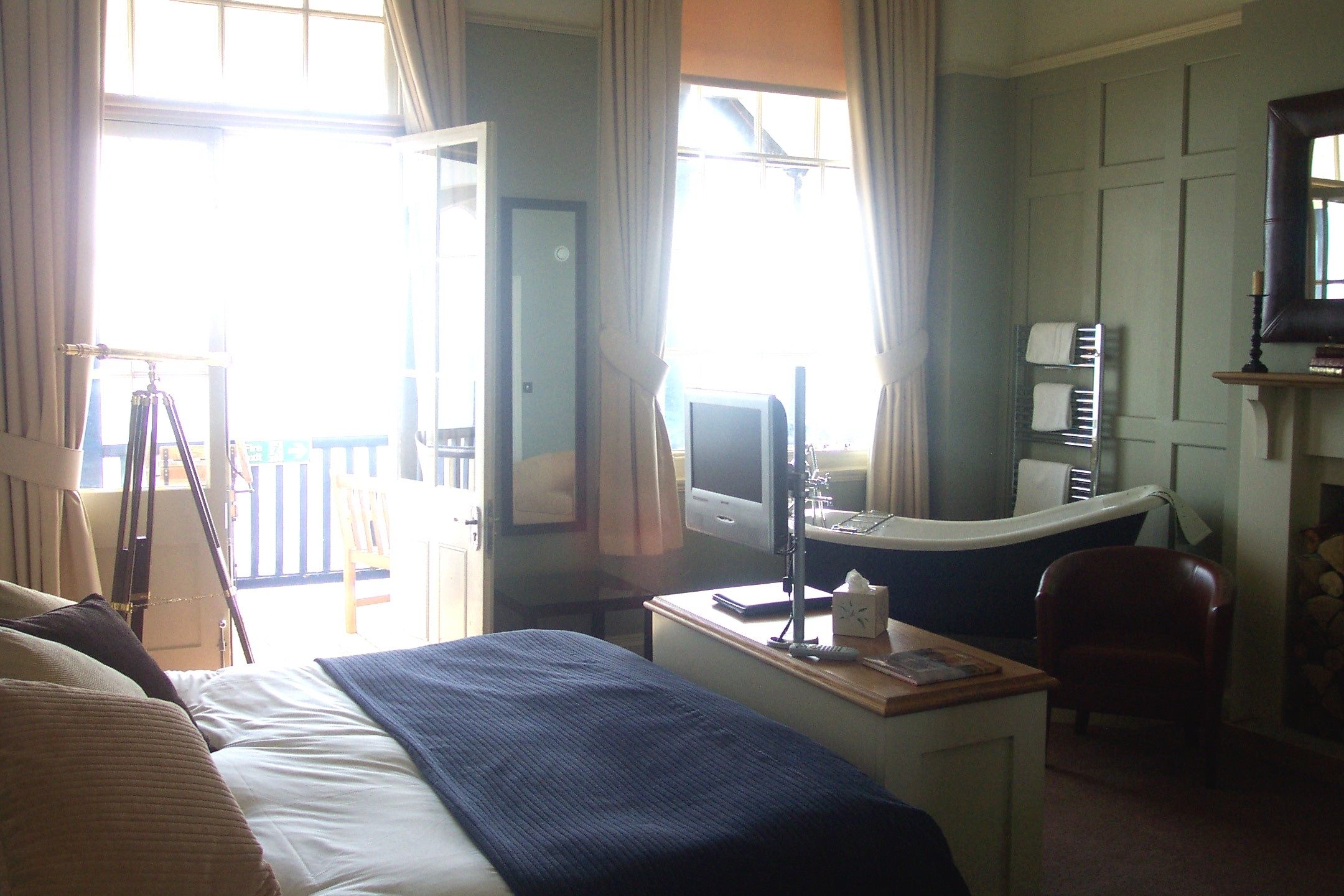 royal-hotel-deal-bedroom.jpg