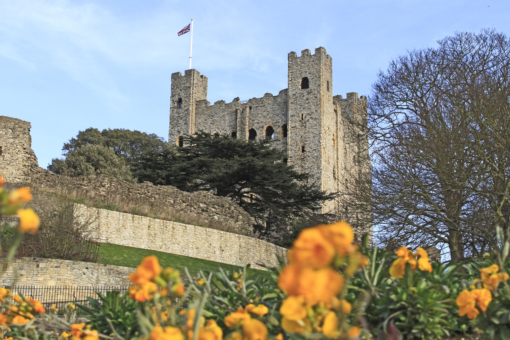 Rochester_Castle_spring.jpg